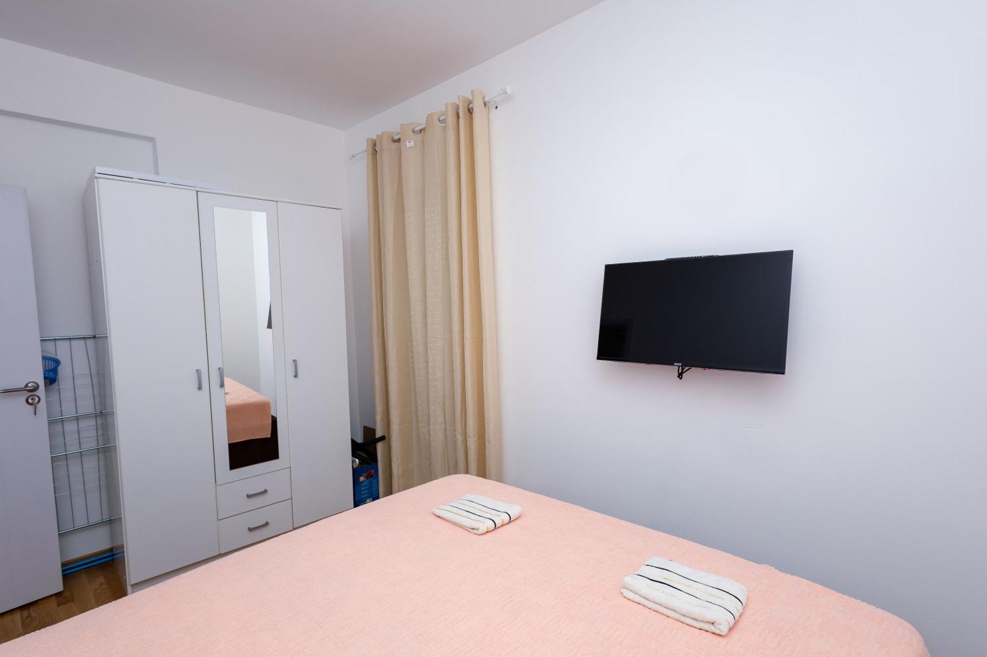 Elegant Escape Podgorica Apartment Exterior photo