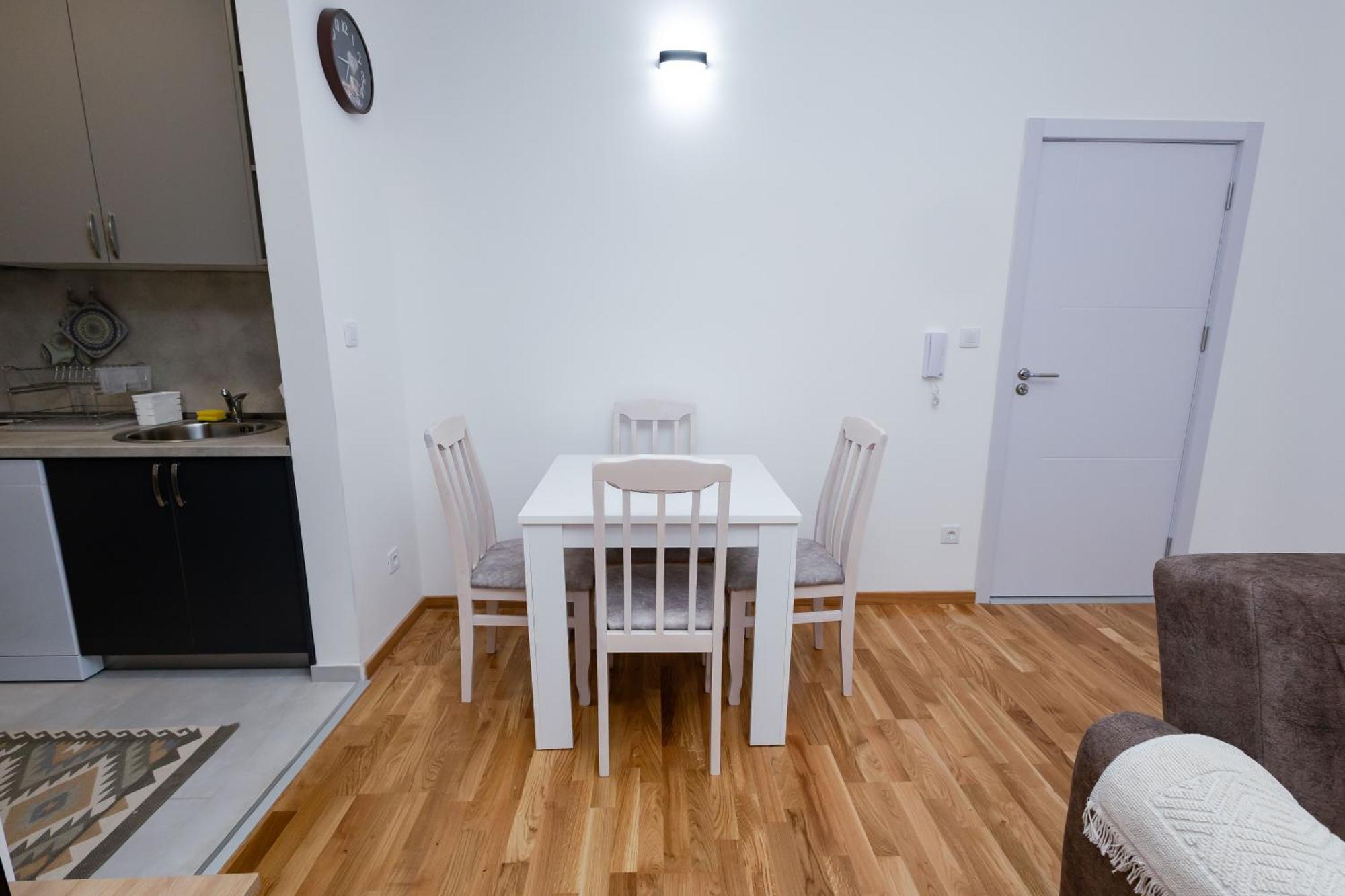Elegant Escape Podgorica Apartment Exterior photo